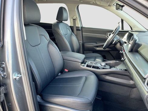 Certified 2025 Kia Sorento EX w/ EX Panoramic Sunroof Package image 29