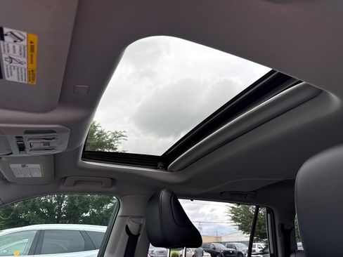 Used 2020 Toyota Highlander XLE AWD/4WD image 15