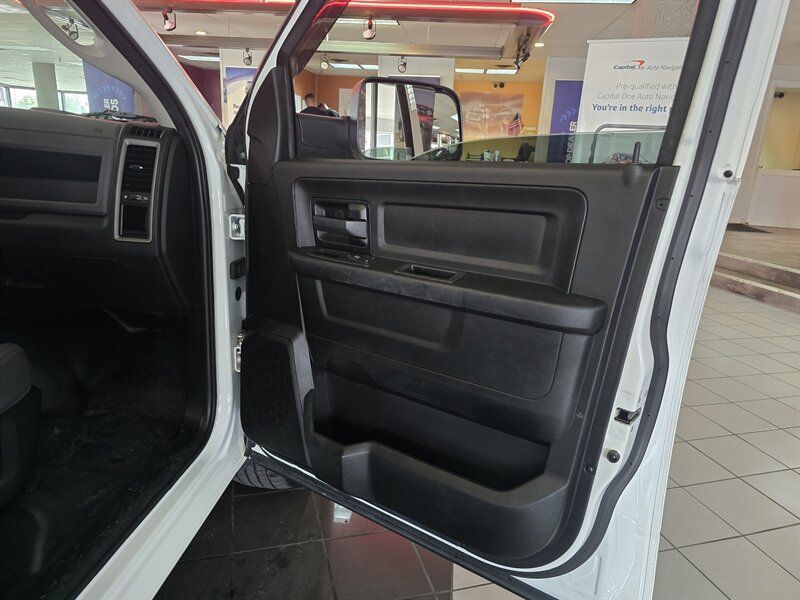Used 2019 RAM 1500 Tradesman w/ Chrome Appearance Group AWD/4WD image 13