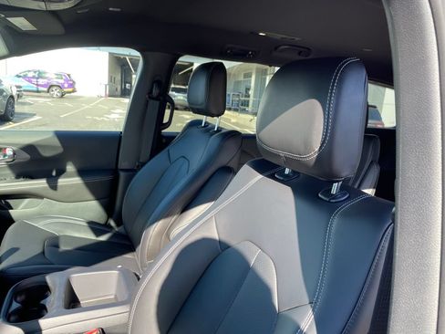 New 2026 Chrysler Pacifica Select AWD/4WD image 10