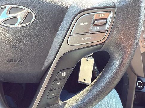 Used 2017 Hyundai Santa Fe SE image 11