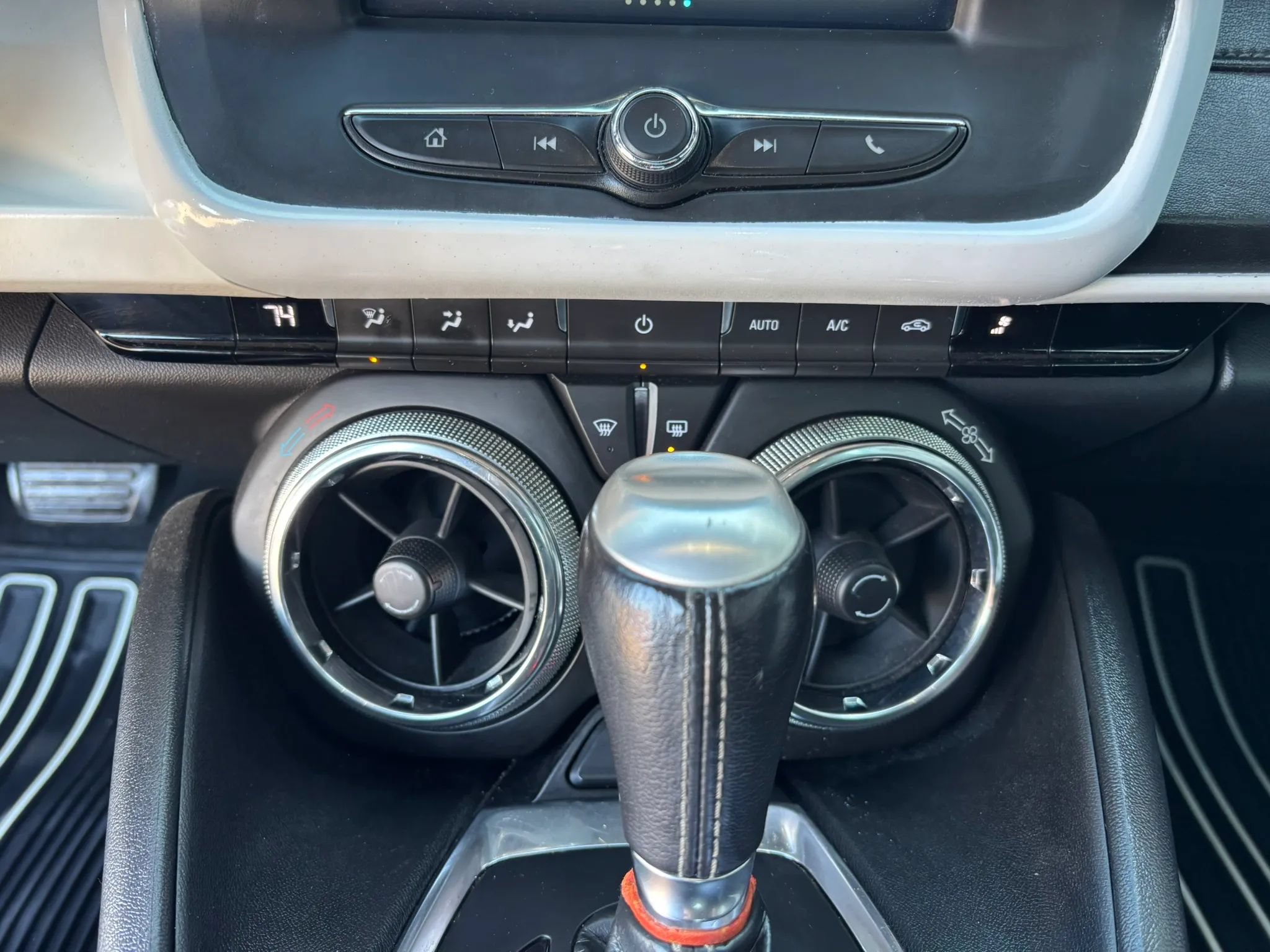 Used 2018 Chevrolet Camaro LT RWD image 22
