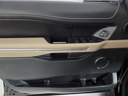 Used 2023 Ford Expedition Limited image 19