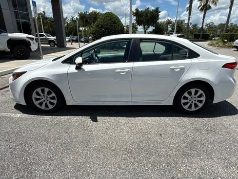 Used 2023 Toyota Corolla LE FWD image 2