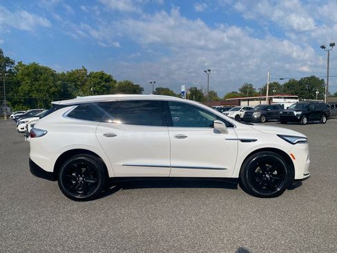 Used 2024 Buick Enclave Essence w/ Sport Touring Edition image 4