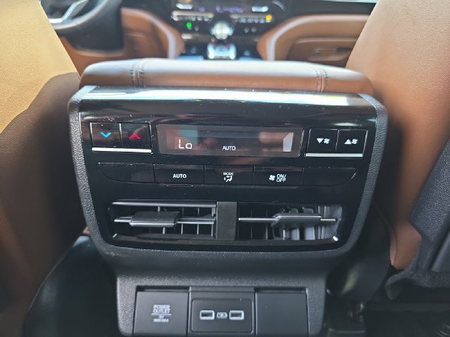 Used 2024 Acura MDX w/ Technology Package AWD/4WD image 12
