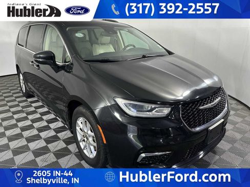 Used 2021 Chrysler Pacifica Touring-L FWD image 1