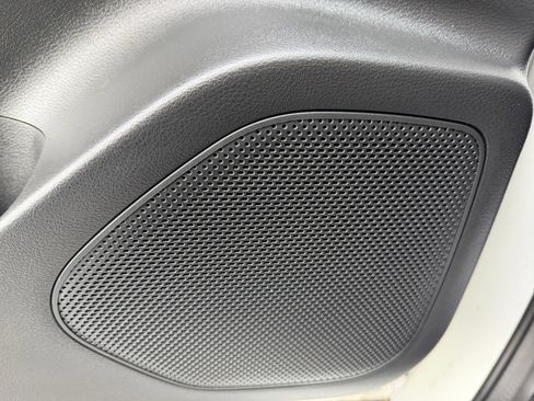 Used 2025 Nissan Rogue S image 27