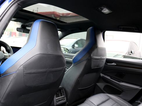 Used 2024 Volkswagen Golf R image 33