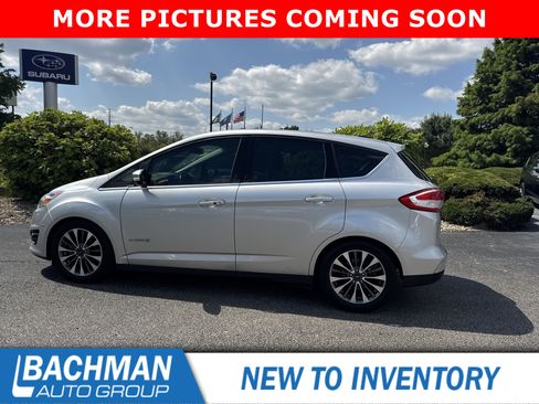 Used 2017 Ford C-MAX Titanium w/ Equipment Group 301A FWD image 9