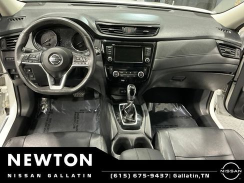 Used 2018 Nissan Rogue SV w/ Premium Package FWD image 10