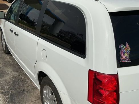 Used 2019 Dodge Grand Caravan SE image 5