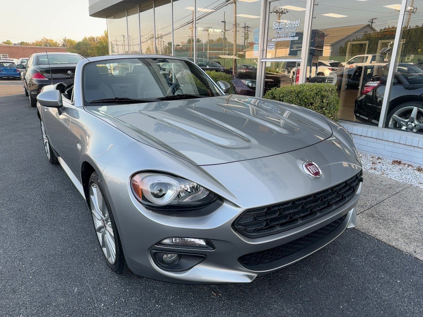 Used 2017 FIAT 124 Spider Lusso RWD image 2