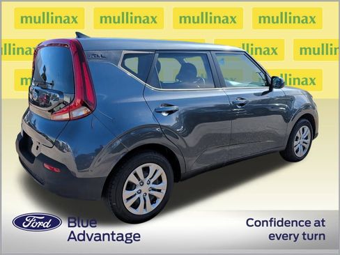 Used 2020 Kia Soul LX image 2