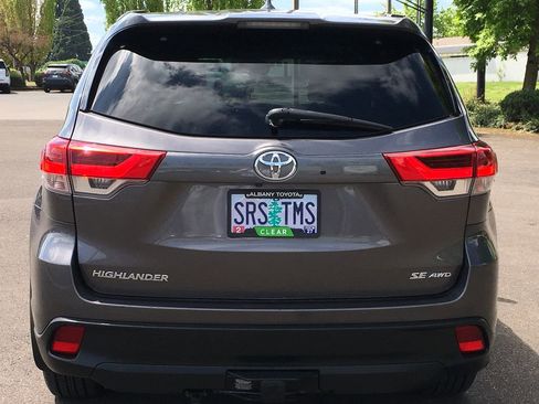 Used 2017 Toyota Highlander SE AWD/4WD image 5