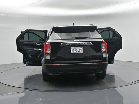 Used 2022 Ford Explorer XLT image 34