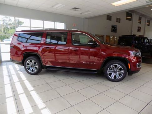 Certified 2024 Jeep Wagoneer L 4WD w/ Premium Group I image 7