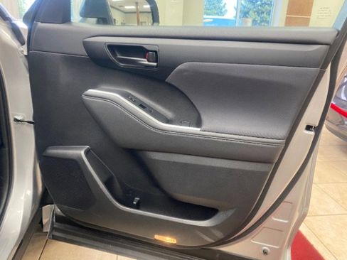 Used 2024 Toyota Highlander LE image 10