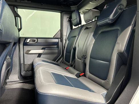 Used 2022 Ford Bronco Outer Banks w/ Sasquatch Package AWD/4WD image 26