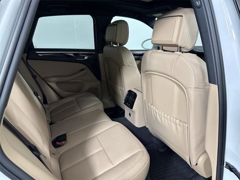 Certified 2025 Porsche Macan image 25