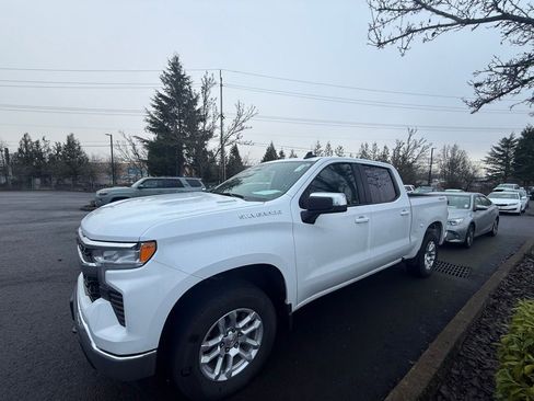 Used 2024 Chevrolet Silverado 1500 LT image 2