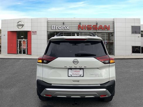 Used 2022 Nissan Rogue Platinum w/ Head-Up Display Package image 6