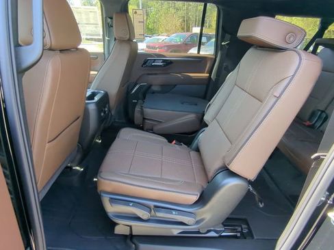 New 2026 Chevrolet Suburban High Country w/ Sun And Tow Package AWD/4WD image 39