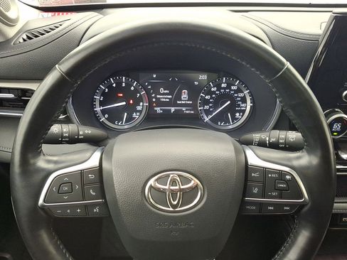 Certified 2021 Toyota Highlander Limited AWD/4WD image 16