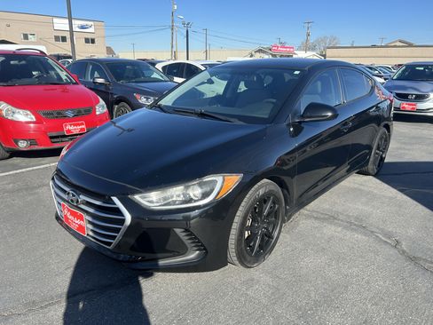 Used 2017 Hyundai Elantra SE image 2