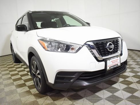 Used 2020 Nissan Kicks SV image 3
