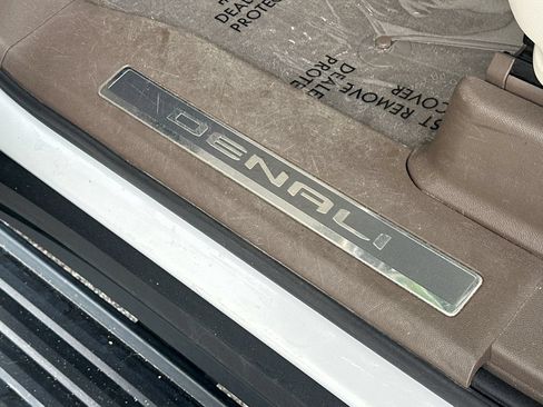 Used 2021 GMC Yukon Denali w/ Denali Ultimate Package AWD/4WD image 30