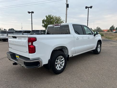 Used 2024 Chevrolet Silverado 1500 LT w/ Z71 Off-Road Package AWD/4WD image 11