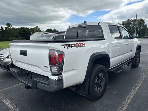 Used 2020 Toyota Tacoma TRD Off-Road AWD/4WD image 3