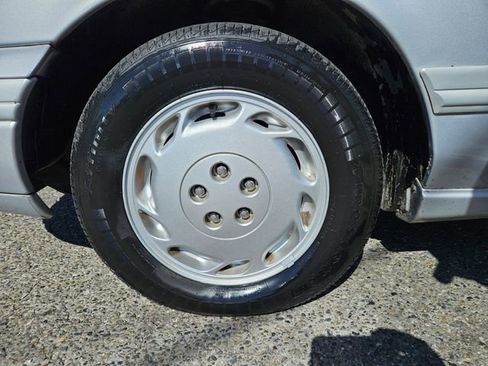 Used 1995 Ford Taurus GL image 9