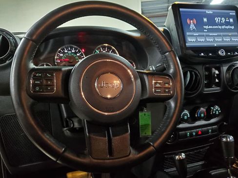 Used 2016 Jeep Wrangler Unlimited Sahara w/ Connectivity Group image 28