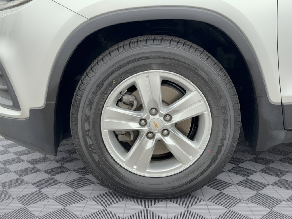 Used 2018 Chevrolet Trax LT w/ LT Convenience Package FWD image 13