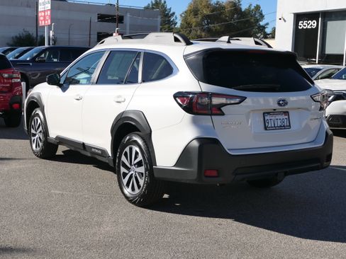 Certified 2025 Subaru Outback Premium image 3