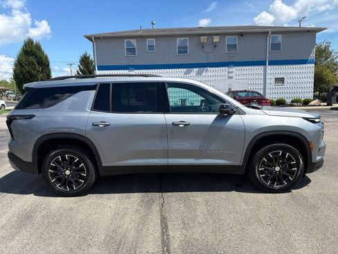 Used 2025 Chevrolet Traverse LT w/ Sun and Wheel Package FWD image 6