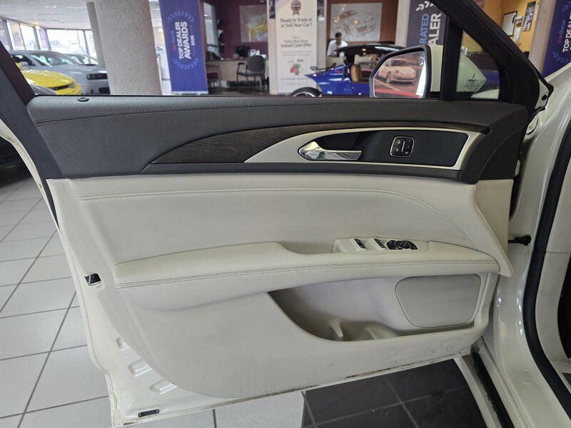 Used 2018 Lincoln MKZ Select w/ Select Plus Package AWD/4WD image 7