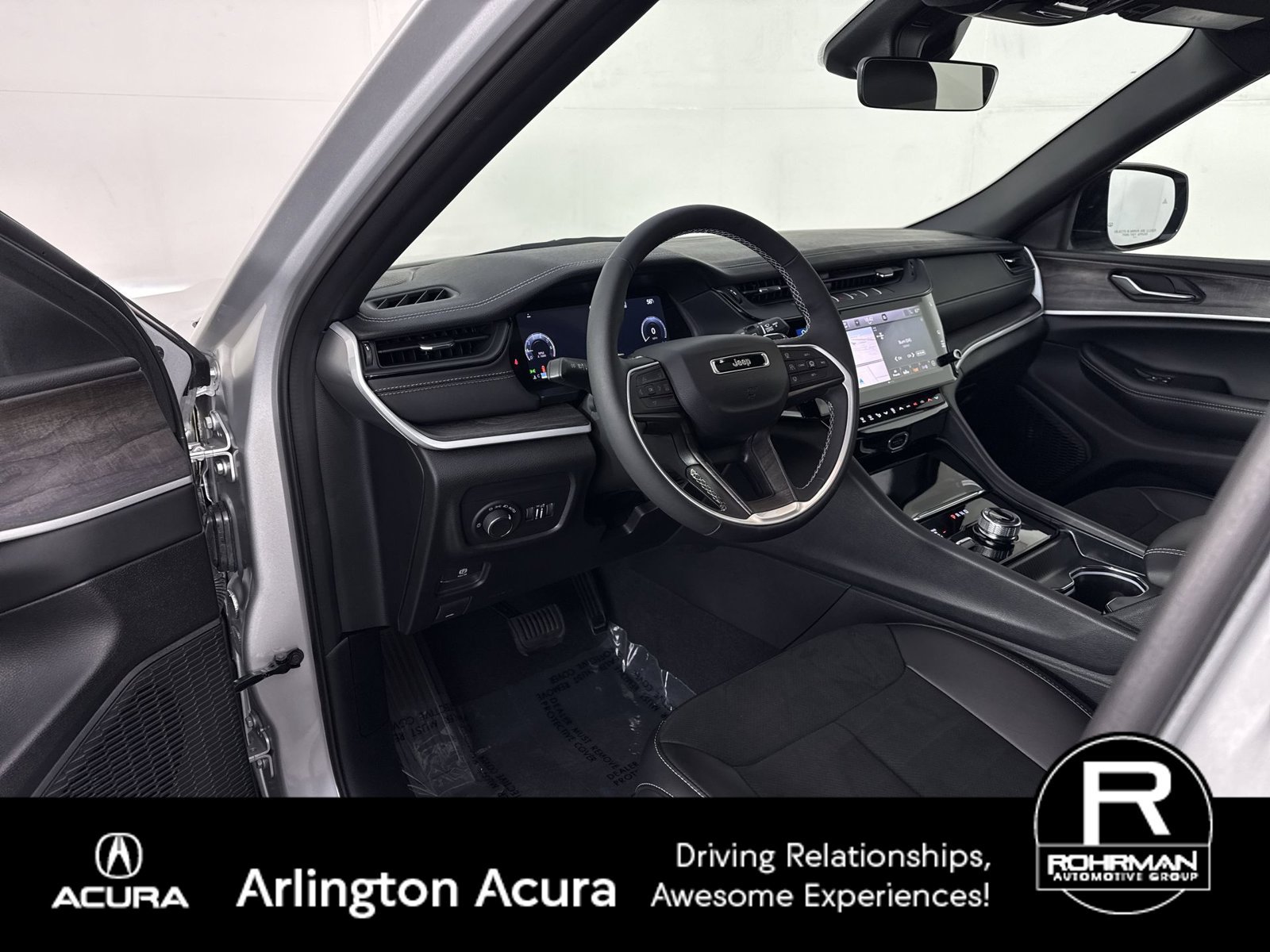 Used 2026 Jeep Grand Cherokee Altitude AWD/4WD image 5