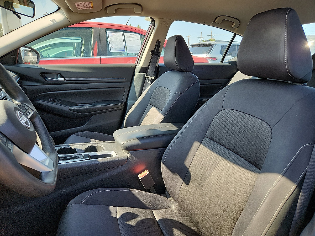 Used 2025 Nissan Altima 2.5 SV FWD image 10