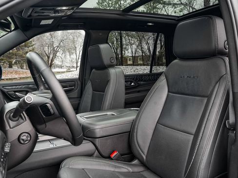 Used 2023 GMC Yukon Denali image 15