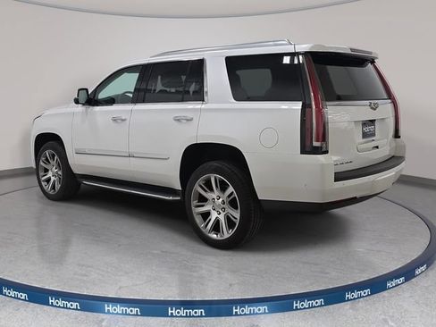 Used 2020 Cadillac Escalade Luxury AWD/4WD image 8