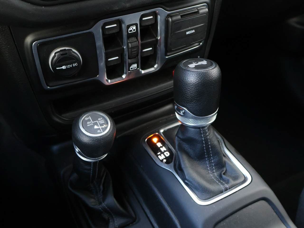 Used 2025 Jeep Wrangler Unlimited Sahara w/ Safety Group AWD/4WD image 17