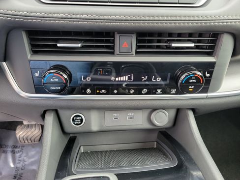 Used 2023 Nissan Rogue SV w/ SV Premium B Package FWD image 24
