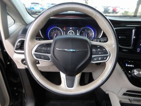 Used 2018 Chrysler Pacifica Limited w/ Tire & Wheel Group image 49