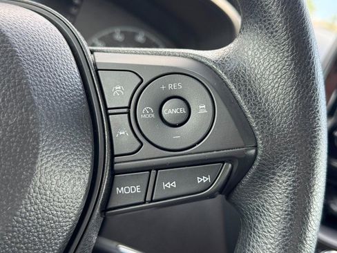 Used 2025 Toyota Corolla LE FWD image 20