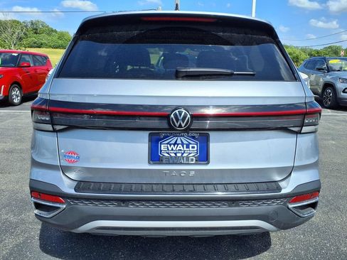 Certified 2025 Volkswagen Taos SE FWD image 7