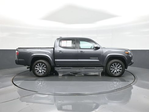 Certified 2022 Toyota Tacoma Limited AWD/4WD image 8