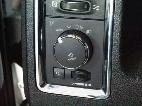 Used 2018 RAM 1500 Laramie image 19